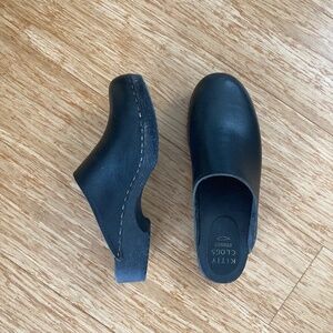 Kitty Clogs Black Leather Wooden Clogs